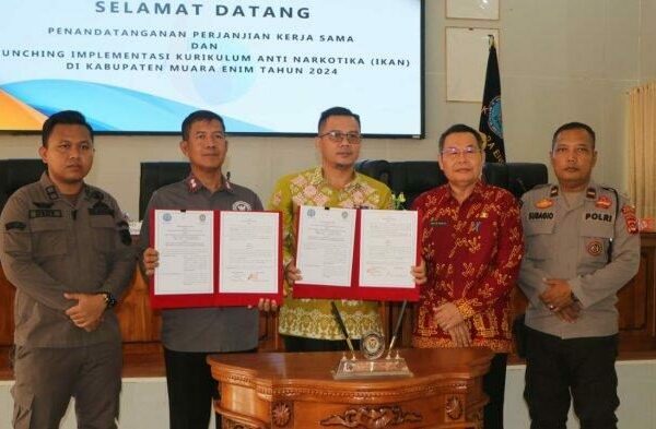 BNNK Muara Enim melaksanakan Penandatanganan Perjanjian Kerja Sama dan Launching Implementasi Kurikulum Anti Narkotika (IKAN) serta Pencanangan Pembangunan Zona Integritas (ZI) di Badan Narkotika Nasional Kabupaten Muara Enim Tahun 2024